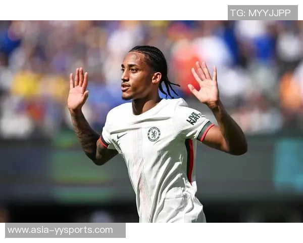 若昂内维斯的足球之路：从青训新星到职业赛场的崛起与挑战