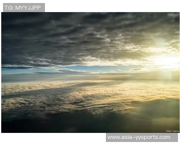 追逐梦想的旅程在天空中绽放光芒与希望的交汇点